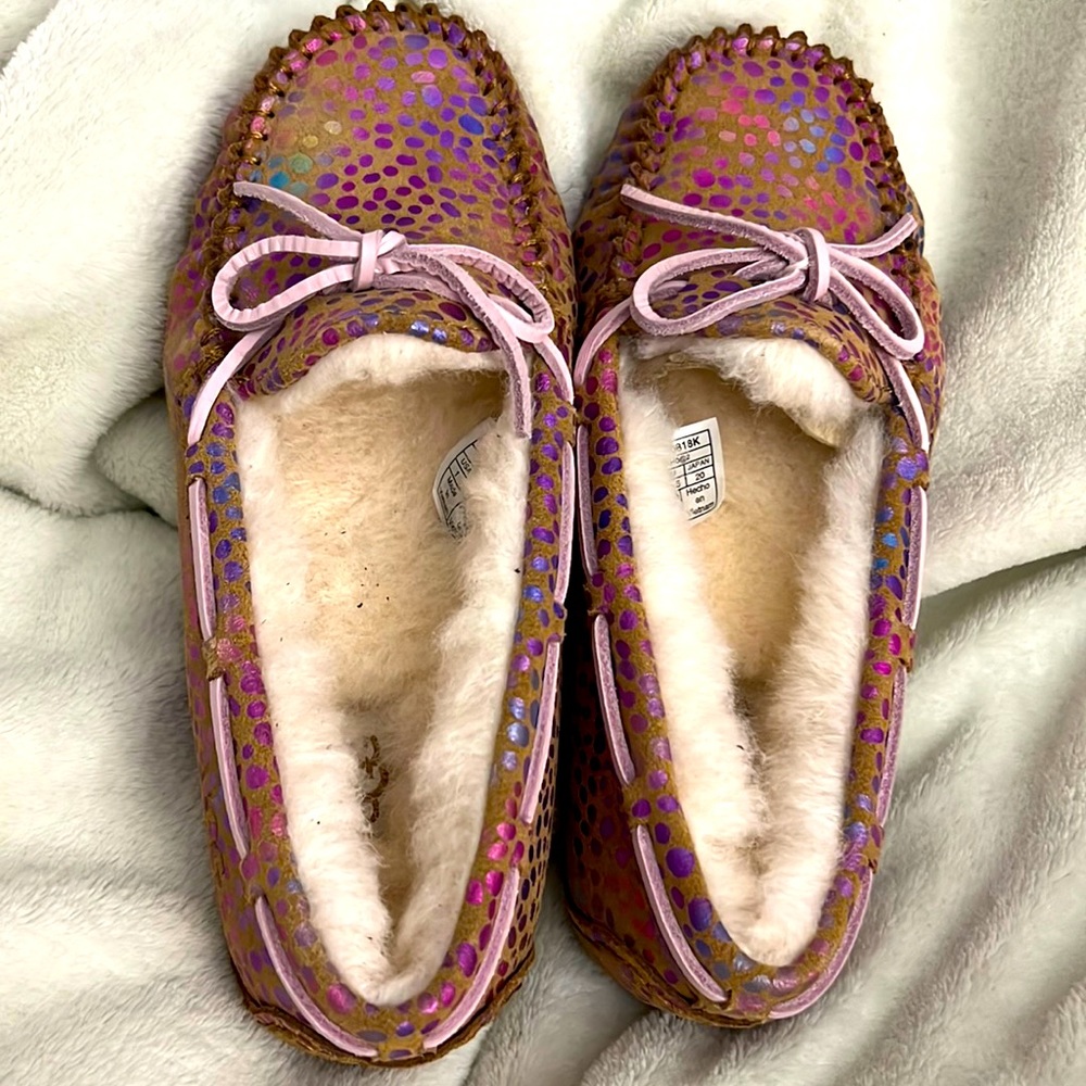 UGG K Dakota Spots.Size 1. (CSSD) Pink. New with Box. Never worn.